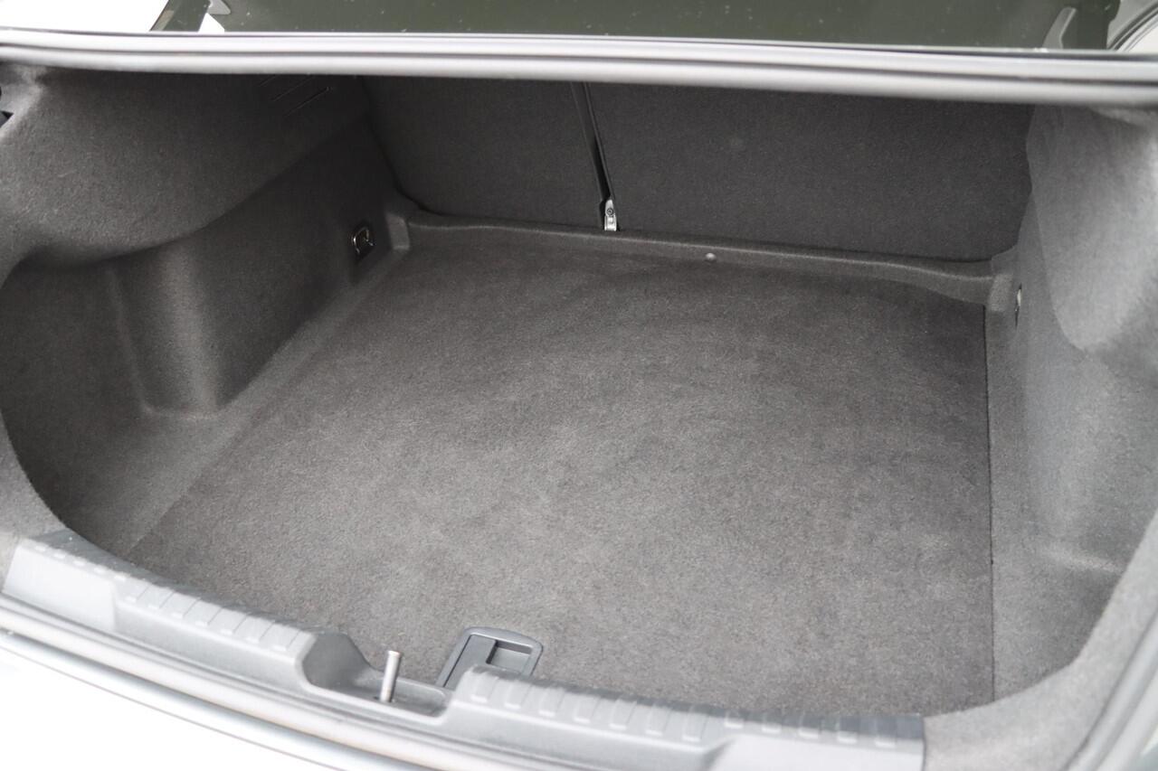 Audi A3 Limousine 35 TFSI S Edition 150pk Carplay | Camera | Parkassist | ACC