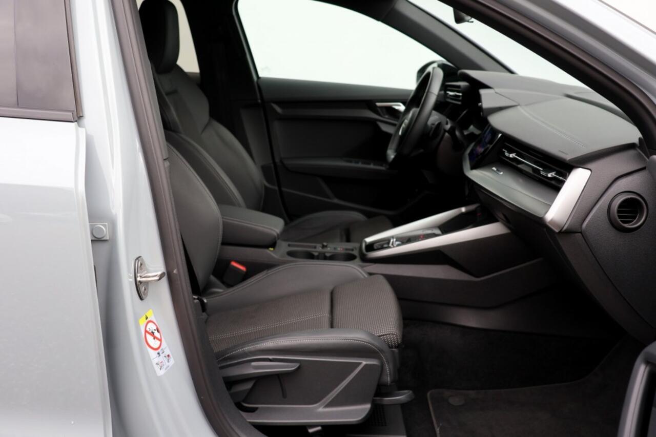 Audi A3 Sportback 45 TFSIe S-Line - 245 pk **Head up / Camera / Trekhaak