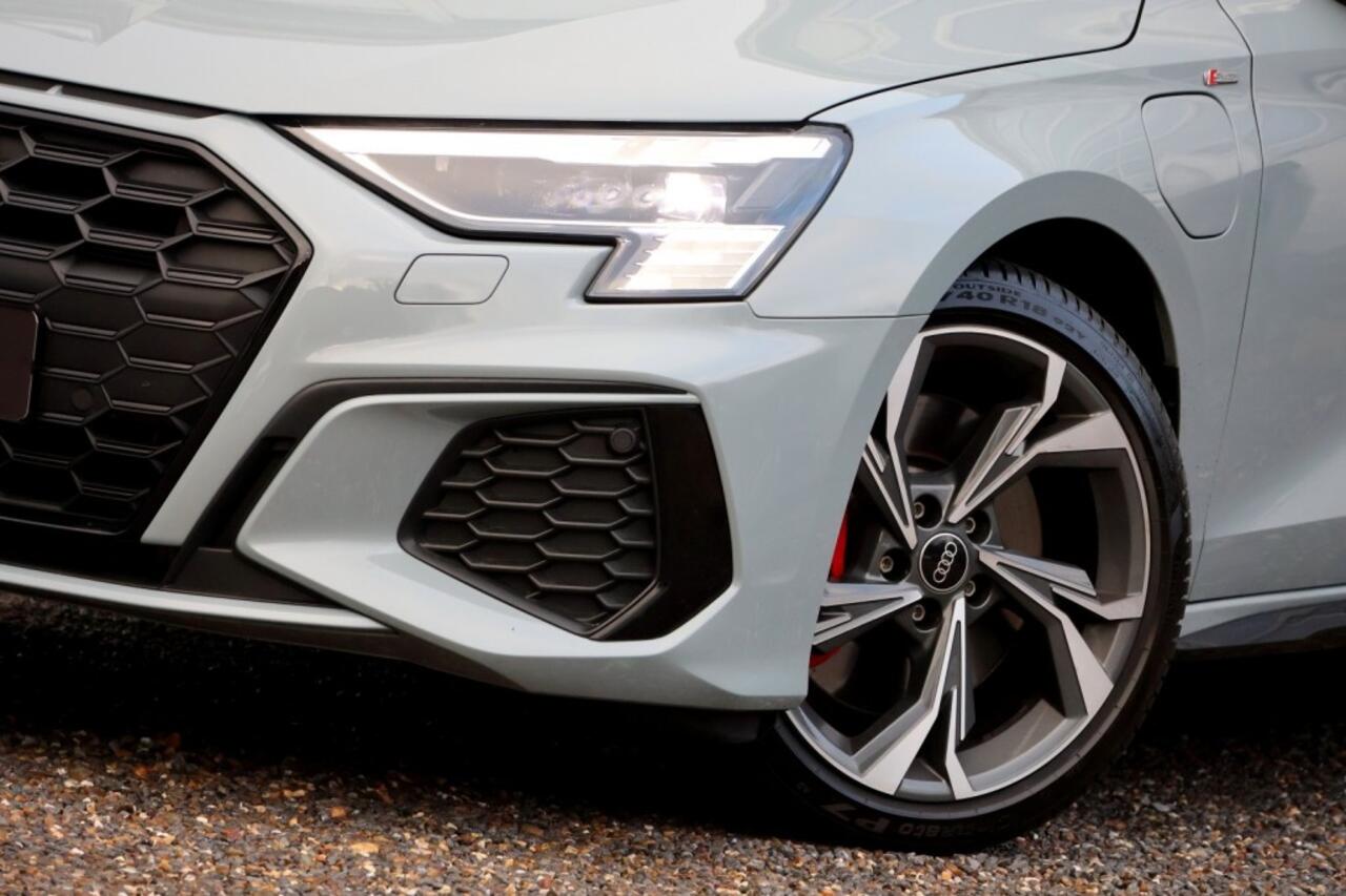 Audi A3 Sportback 45 TFSIe S-Line - 245 pk **Head up / Camera / Trekhaak