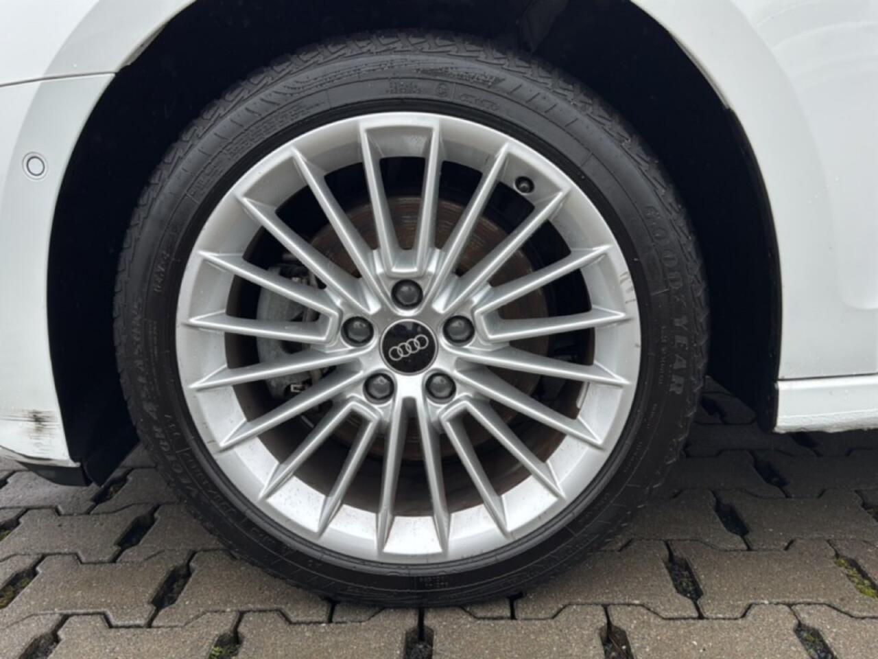 Audi A3 40 TFSIe ADVANCED PDC/ACC/STOELVERW/NAVI