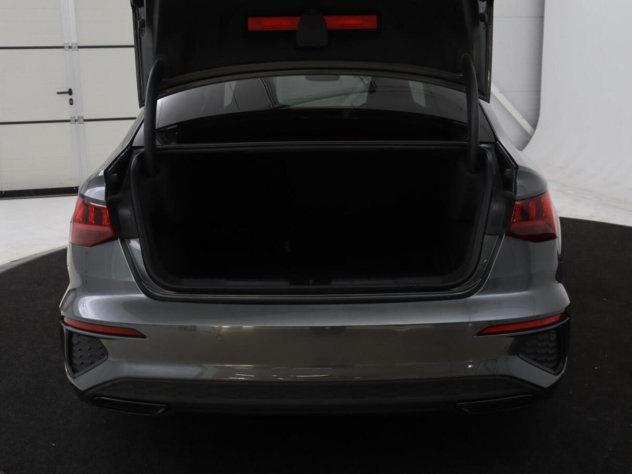 Audi A3 30 TFSI S edition | Sportstoelen | Carplay | Virtual Cockpit | Half leder | Climate control | Full LED | Cruise control | Parkeerhulp | Audi Sound | Getint glas