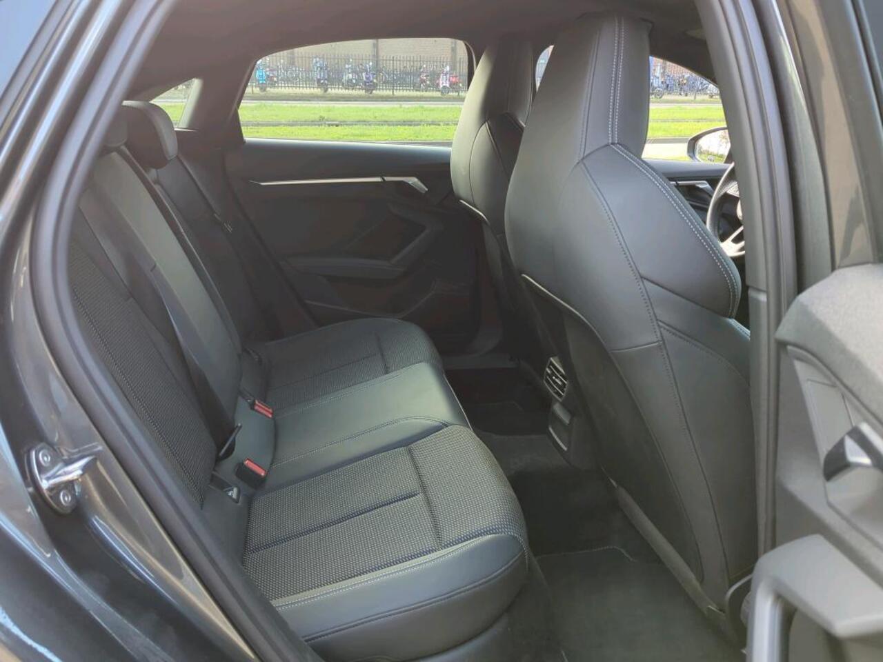 Audi A3 Limousine 30 TFSI S edition NL-AUTO | 1/2 LEDER | CARPLAY