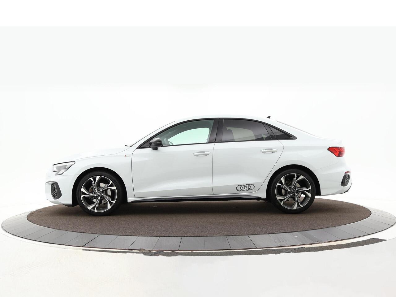 Audi A3 Limousine 30 TFSI 110pk S-tronic Edition One · S Line · Apple/Android Car Play · Navigatie · Afneembare Trekhaak · P-Sensoren · 18'' Inch · Garantie t/m 13-03-2028 of 100.000km