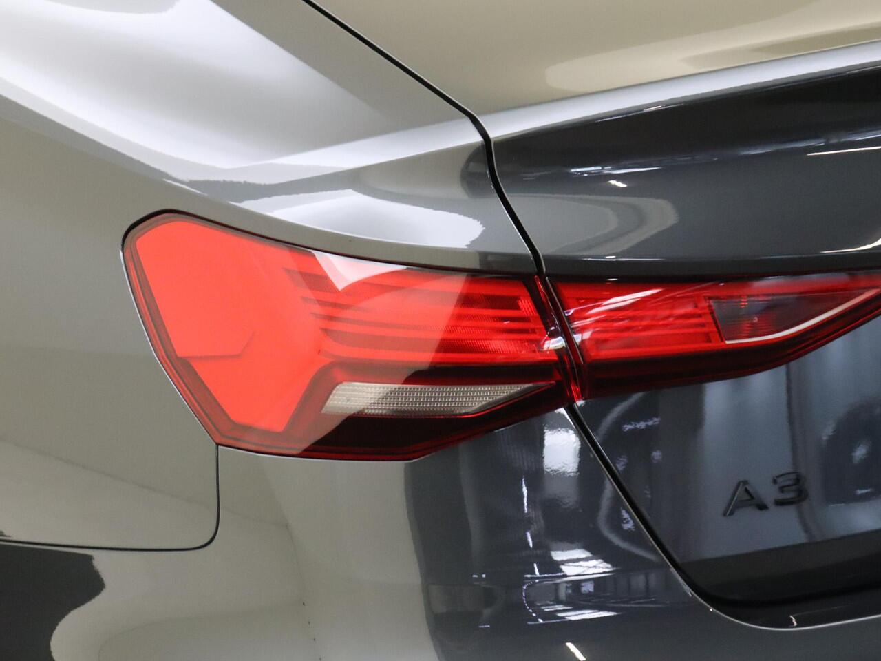 Audi A3 Limousine 30 TFSI Advanced edition | Parkeerasisstent | Keyless | Achteruitrijcamera | Stoelverwarming | Adaptieve cruise control | Virtual cockpit Plus | Navigatie Plus |