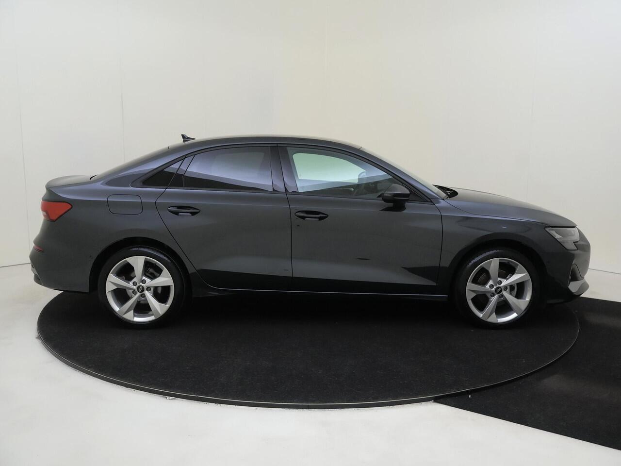 Audi A3 Limousine 30 TFSI Advanced edition | Parkeerasisstent | Keyless | Achteruitrijcamera | Stoelverwarming | Adaptieve cruise control | Virtual cockpit Plus | Navigatie Plus |