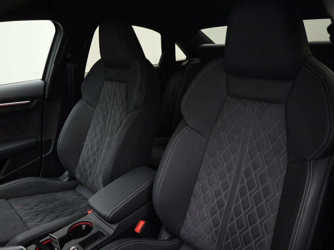 Audi A3 Limousine 35 TFSI/150PK S-tronic S Line · Sonos · Head-up display · Apple/Android · Leder/Alcantara · Camera · Garantie tot augustus 2029 of 100.000km