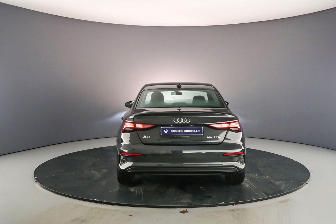 Audi A3 Limousine 30 TFSI Business edition | Cruise control | Carplay | Parkeer sensoren |
