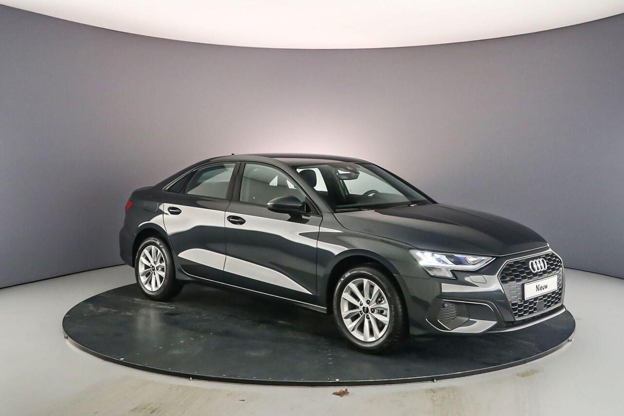 Audi A3 Limousine 30 TFSI Business edition | Cruise control | Carplay | Parkeer sensoren |