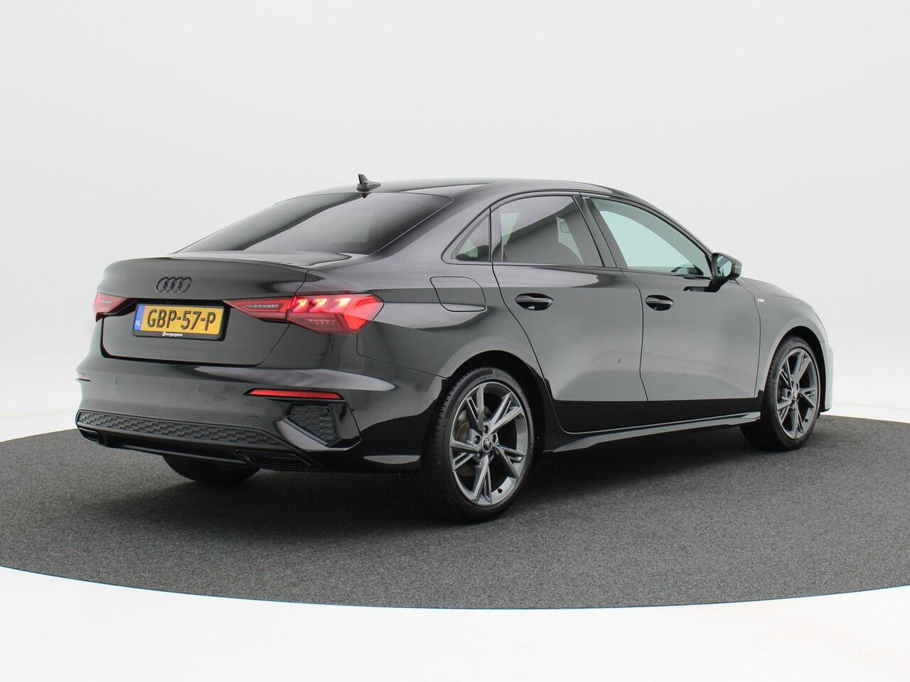 Audi A3 Limousine 30 TFSi Automaat S-Line | Zwart Optiek | LED | Keyless | Navigatiesysteem | CarPlay | Digitaal Dashboard | Adaptive Cruise | 18 Inch | 11.292 Km!!