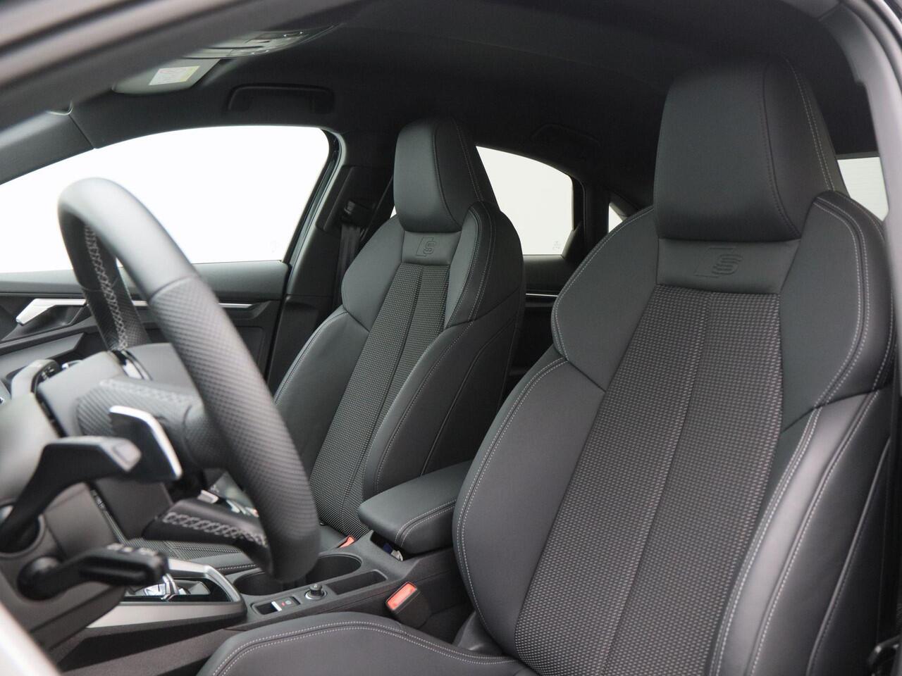 Audi A3 Limousine 30 TFSi Automaat S-Line | Zwart Optiek | LED | Keyless | Navigatiesysteem | CarPlay | Digitaal Dashboard | Adaptive Cruise | 18 Inch | 11.292 Km!!