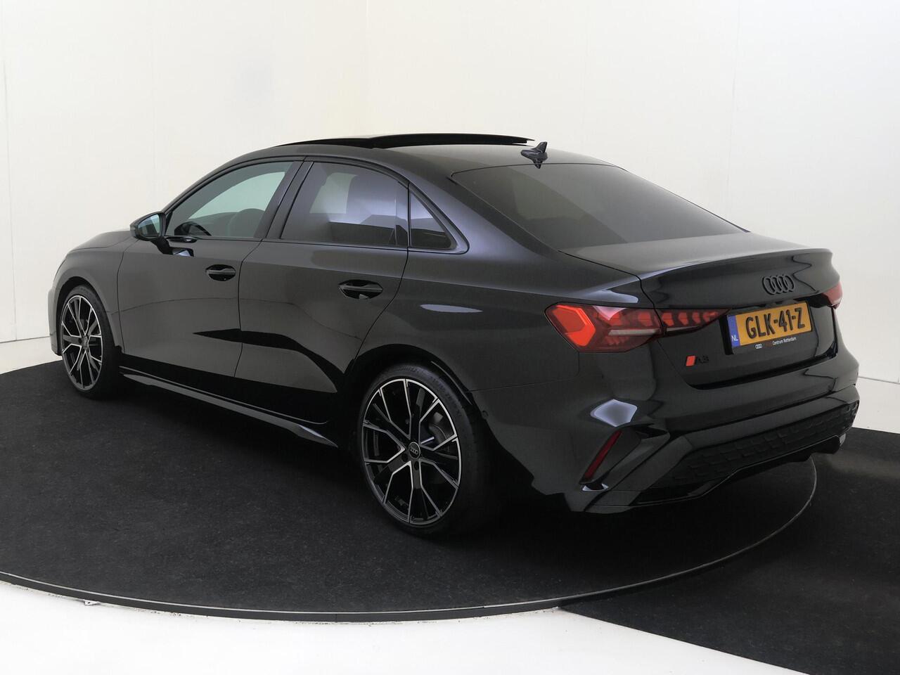 Audi A3 Limousine 35 TFSI S edition | Panoramadak | SONOS audio | Parkeerassistent | Achteruitrijcamera | Adaptieve cruise control | Virtual cockpit Plus | Alcantara/leder bekleding | Navigatie |