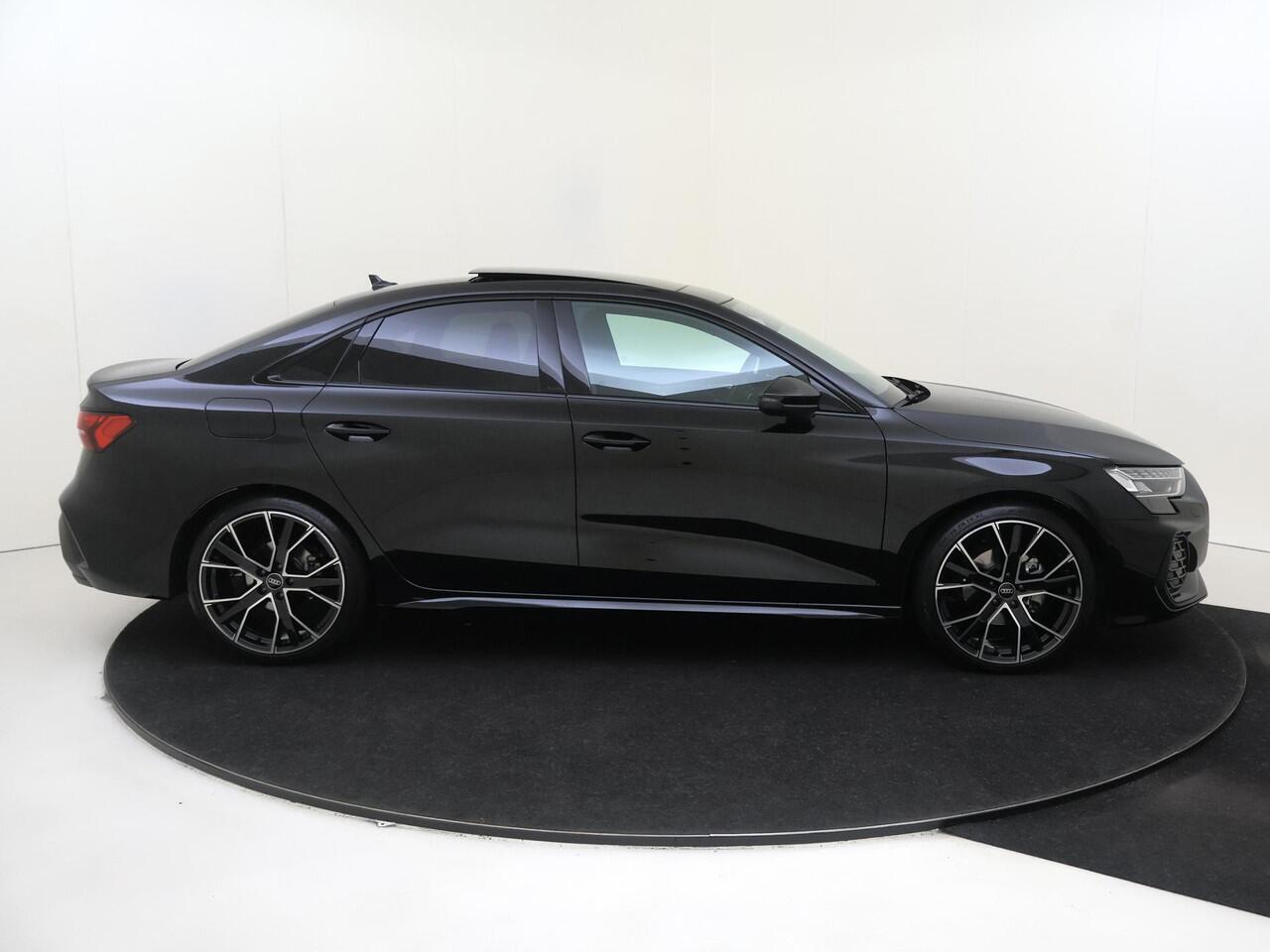 Audi A3 Limousine 35 TFSI S edition | Panoramadak | SONOS audio | Parkeerassistent | Achteruitrijcamera | Adaptieve cruise control | Virtual cockpit Plus | Alcantara/leder bekleding | Navigatie |