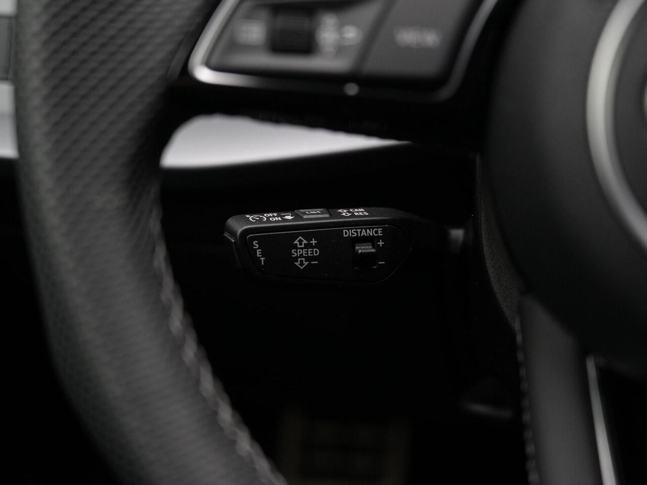 Audi A3 Limousine 30 TFSI 116 pk S-tronic S edition / S-Line | Panoramadak | Stoelverwarming | Navigatie | Adaptive Cruise | Parkeersensoren voor/achter