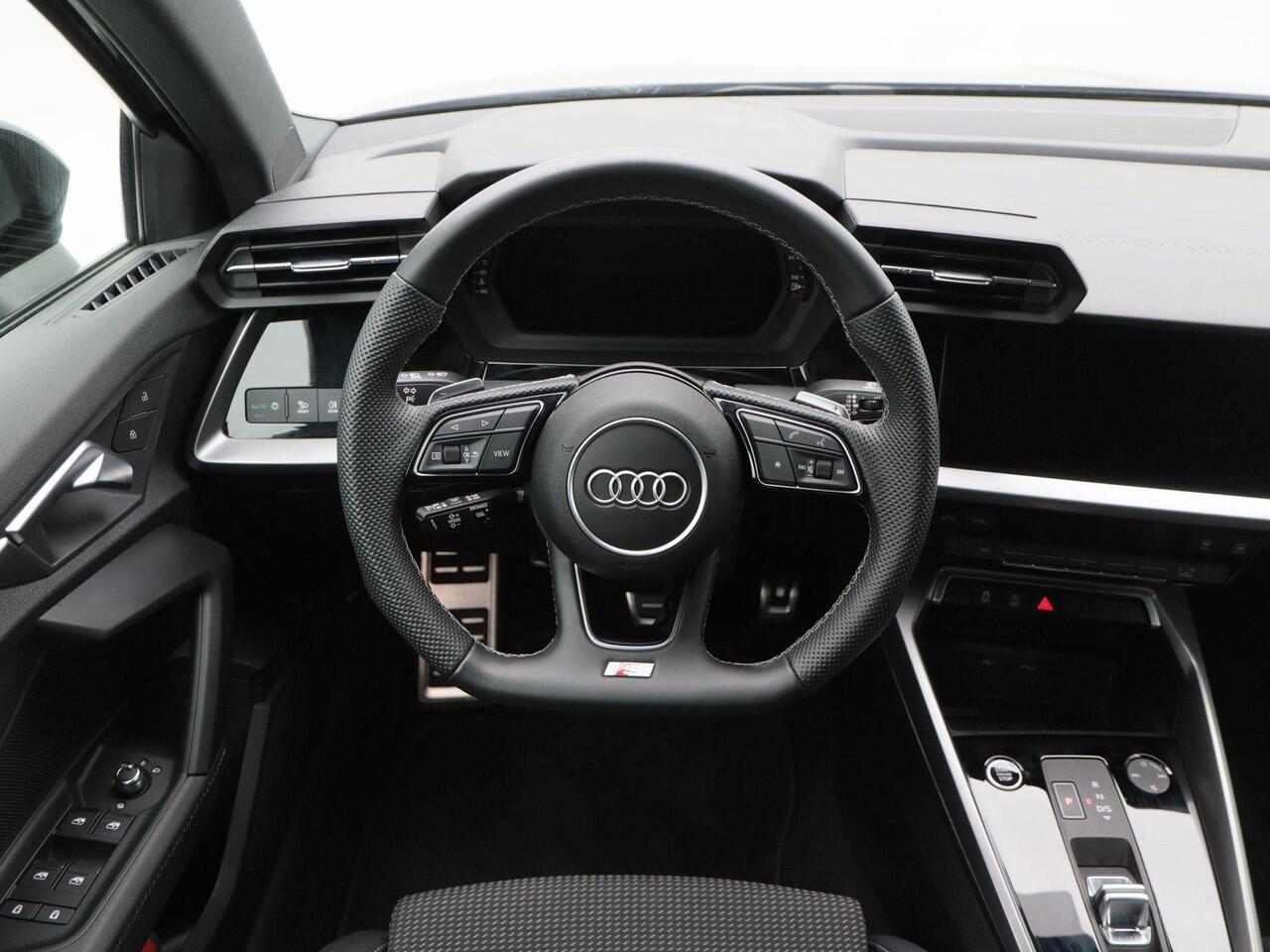 Audi A3 Limousine 30 TFSi Automaat S-Line Automaat | Zwart Optiek | LED | Keyless | Navigatiesysteem | CarPlay | Digitaal Dashboard | Adaptive Cruise | 18 Inch | 11.292 Km!!