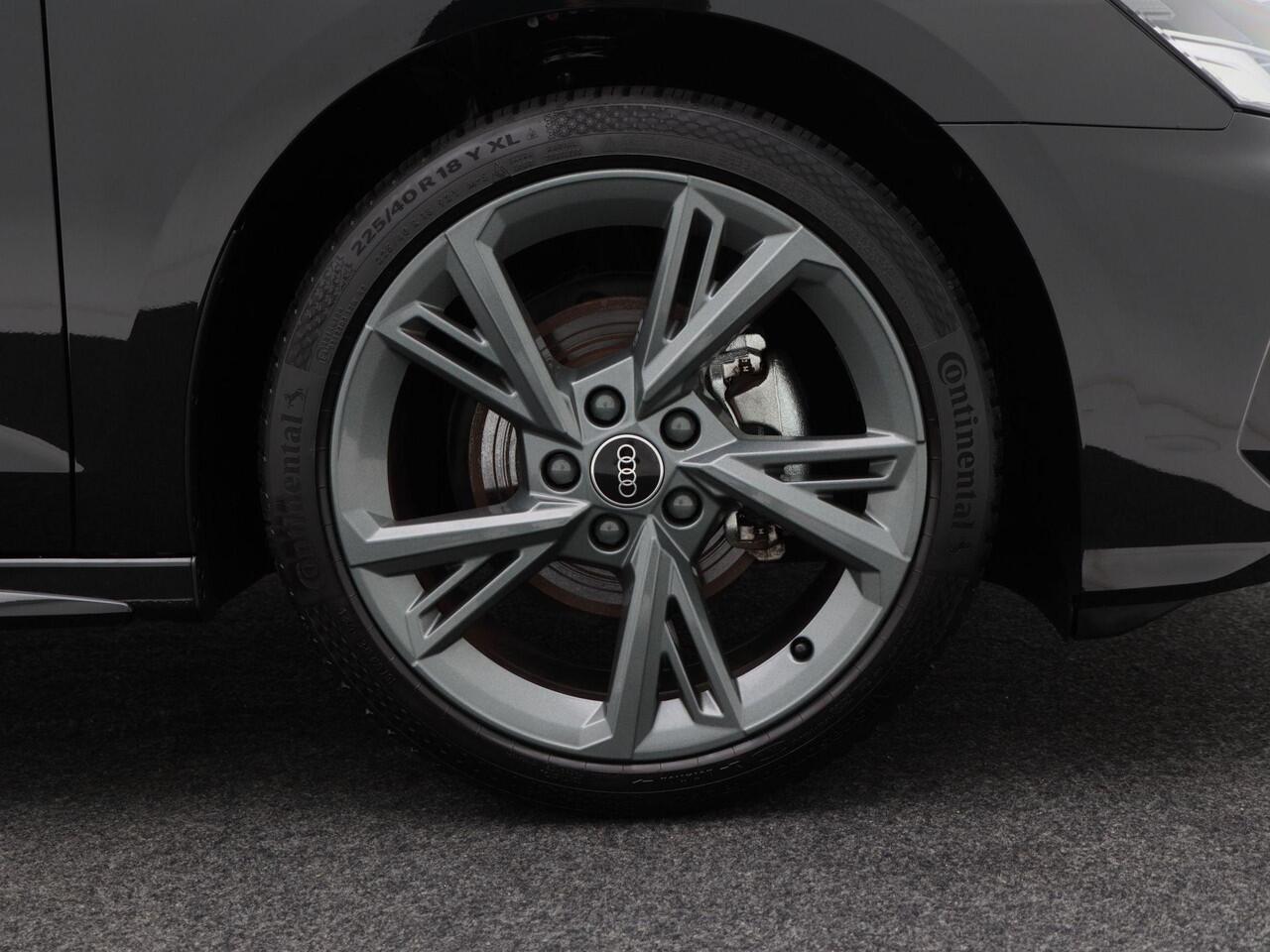 Audi A3 Limousine 30 TFSi Automaat S-Line Automaat | Zwart Optiek | LED | Keyless | Navigatiesysteem | CarPlay | Digitaal Dashboard | Adaptive Cruise | 18 Inch | 11.292 Km!!