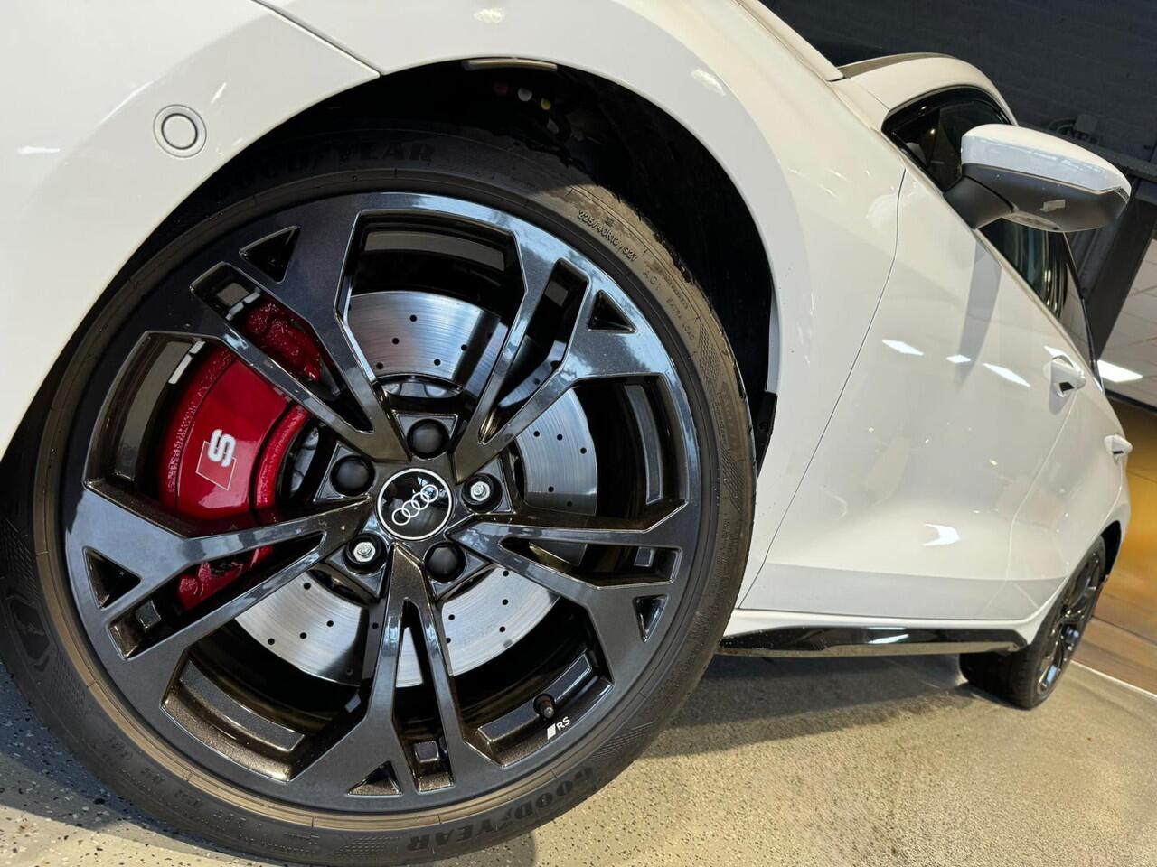 Audi A3 Limousine 2.0 TFSI S3 quattro |Pano |Akrapovic |SONOS |Alcantara |Sfeer |Camera |ACC