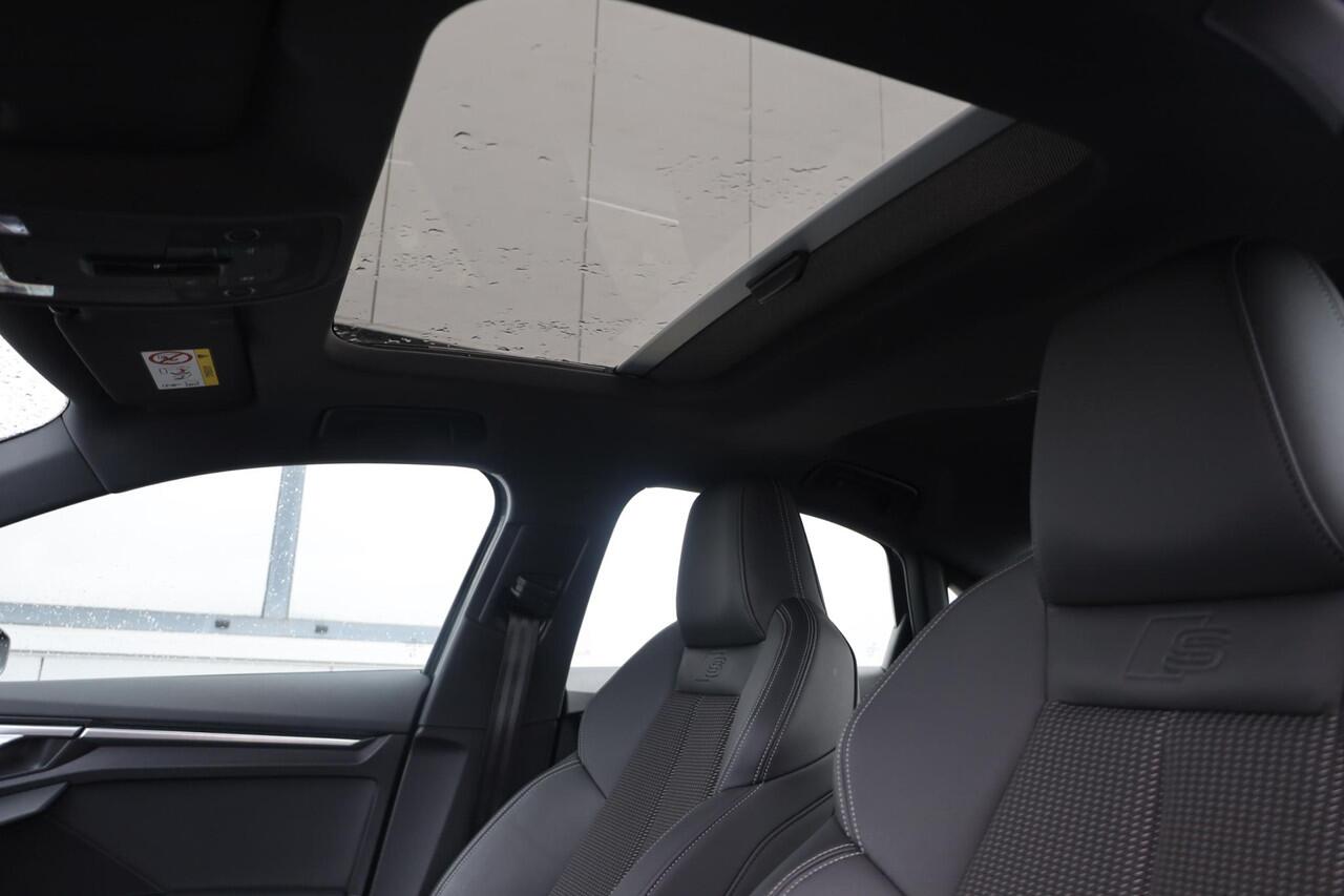 Audi A3 Limousine 30 TFSI S edition 110PK / 81kW panoramadak stoelverwarming s-Line in en exterieur trekhaak half leder dynamische richtingaanwijzers digital cockpit pro navigatie