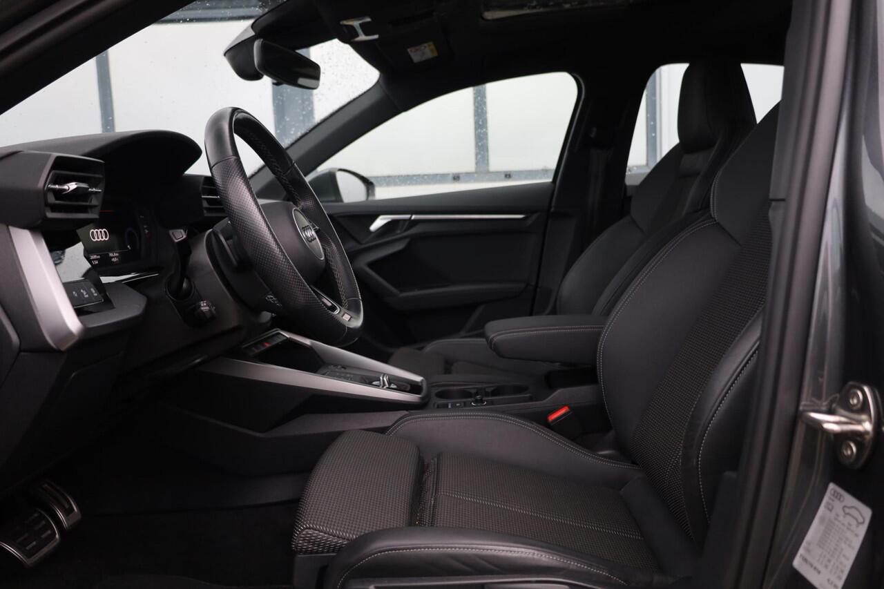 Audi A3 Limousine 30 TFSI S edition 110PK / 81kW panoramadak stoelverwarming s-Line in en exterieur trekhaak half leder dynamische richtingaanwijzers digital cockpit pro navigatie