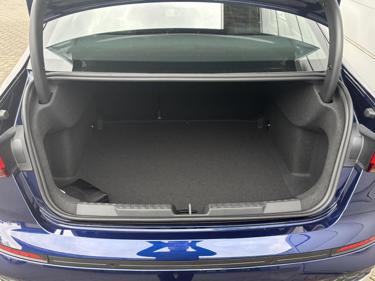 Audi A3 Limousine Pro Line 35 TFSI 110 kW / 150 pk Limousine 7 versn | Achteruitrij-Camera | Sfeerverlichting | Adaptieve Cruise Control |