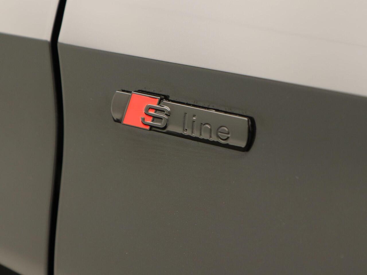 Audi A3 Limousine | 30 TFSI | S edition | | 18 inch velgen | Privacyglas | Sonos 3d | Zwart optiek |