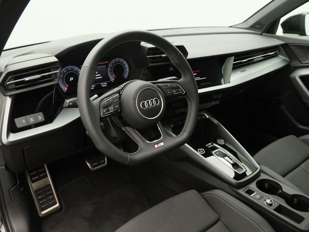 Audi A3 Limousine | 30 TFSI | S edition | | 18 inch velgen | Privacyglas | Sonos 3d | Zwart optiek |