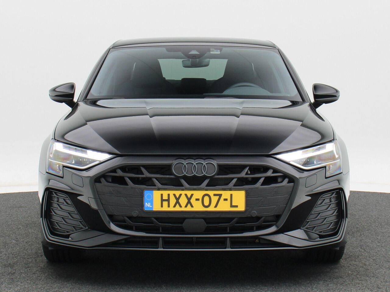 Audi A3 Limousine | 30 TFSI | S edition | | 18 inch velgen | Privacyglas | Sonos 3d | Zwart optiek |