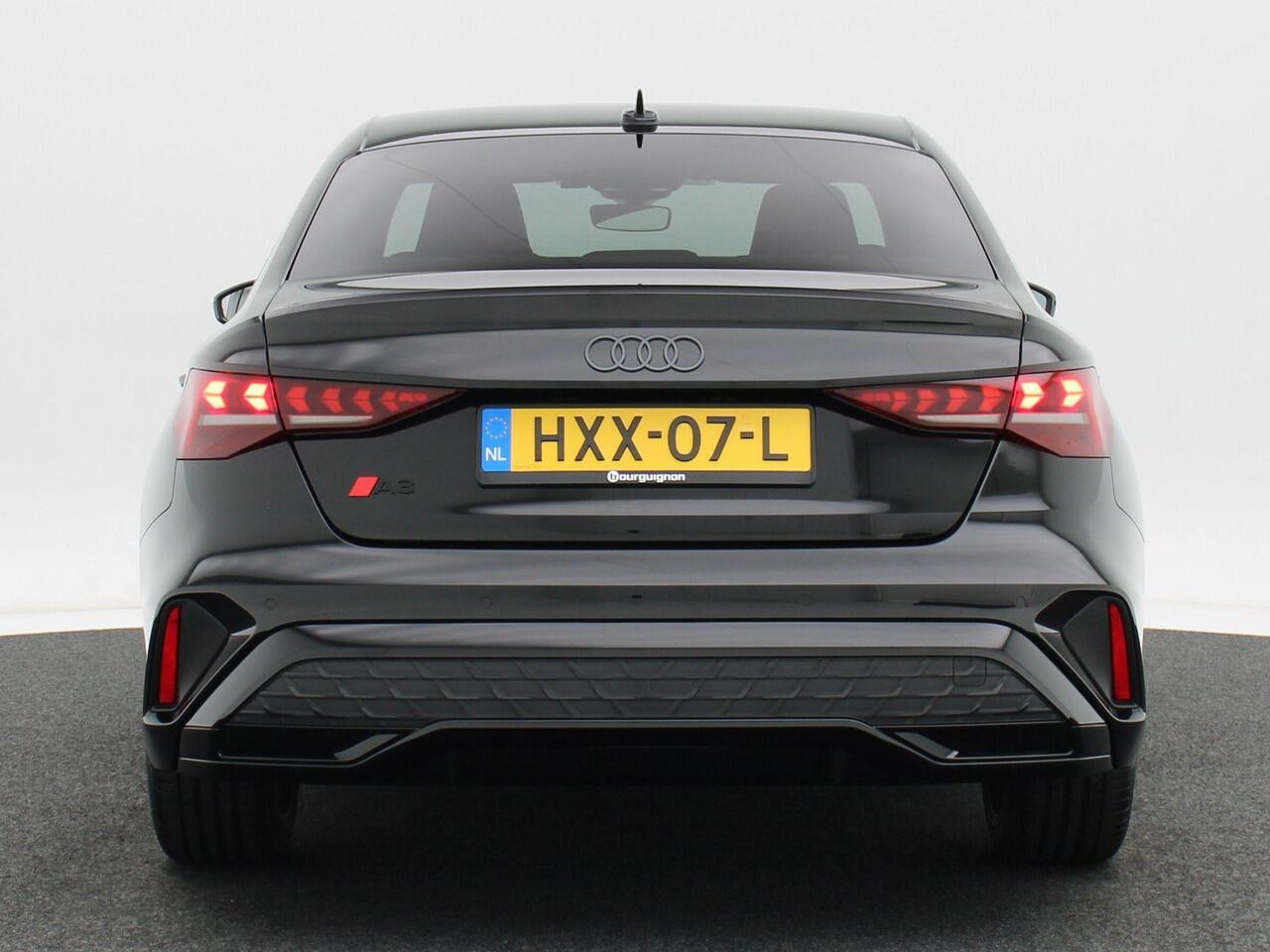 Audi A3 Limousine | 30 TFSI | S edition | | 18 inch velgen | Privacyglas | Sonos 3d | Zwart optiek |