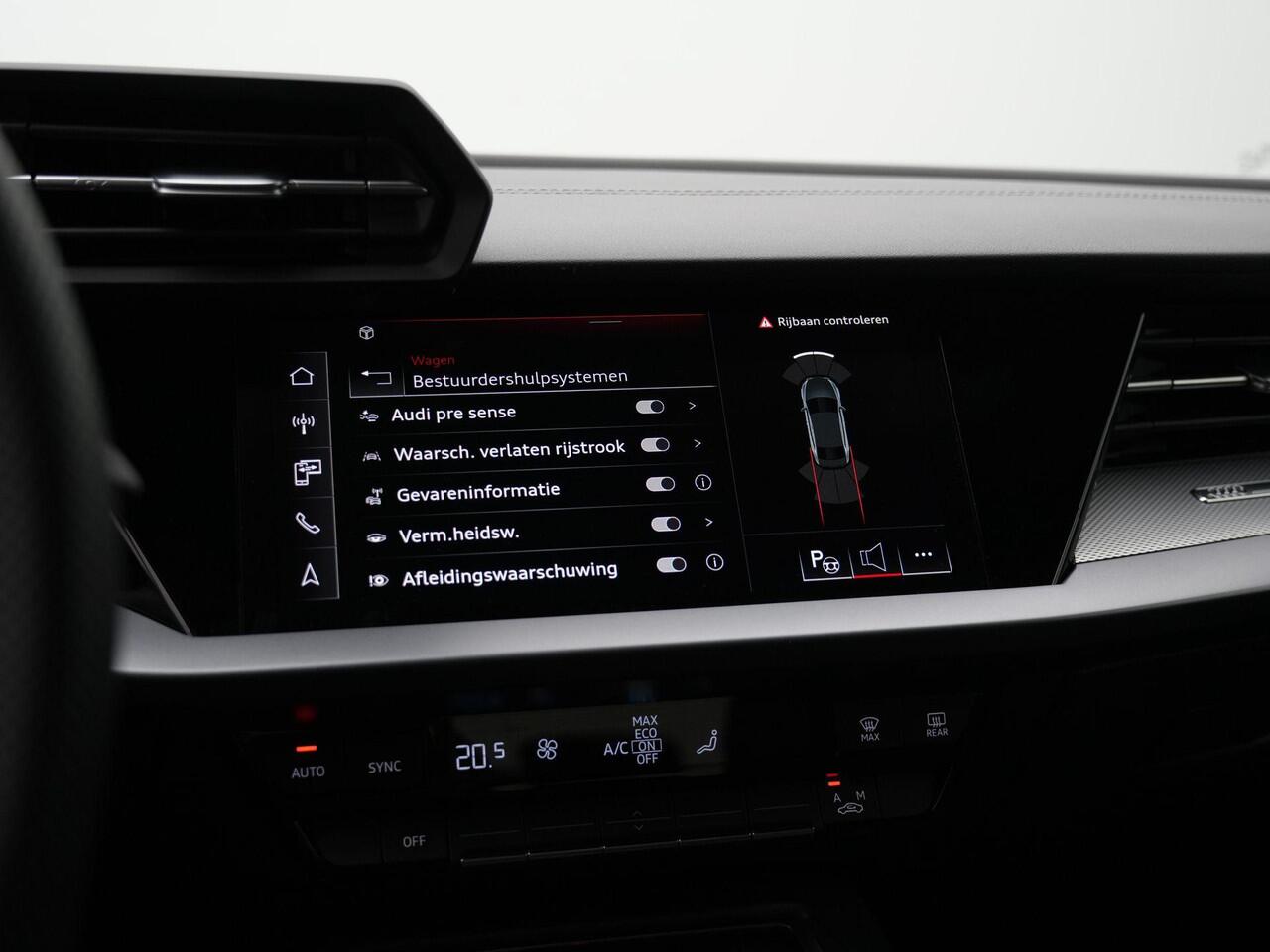 Audi A3 Limousine 30 TFSI 116 pk S-tronic S-Line Business Edition | Navigatie | Parkeersensoren voor/achter | Sportonderstel | Afgevlakt sportstuur