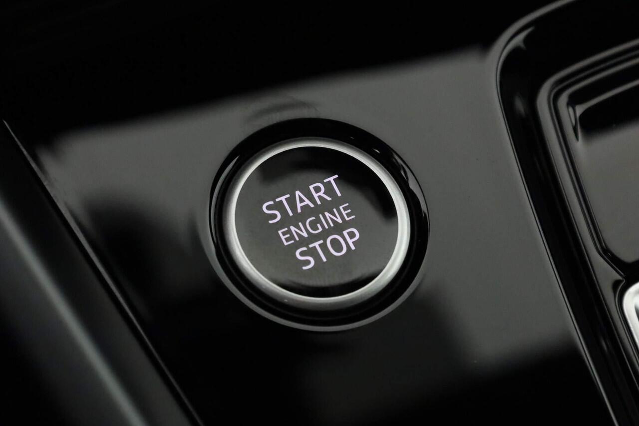 Audi A3 Limousine 30 TFSI 116 PK S edition Audi A3 Limousine 30 TFSI 116PK S-tronic S Edition | Camera | LED | Park assist | Stoelverwarming | 17 inch