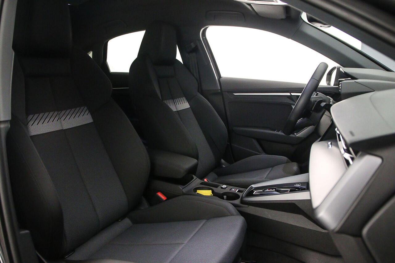 Audi A3 Limousine 30 TFSI advanced edition | Achteruitrijcamera | Audi sound | Full-led | MMI plus |