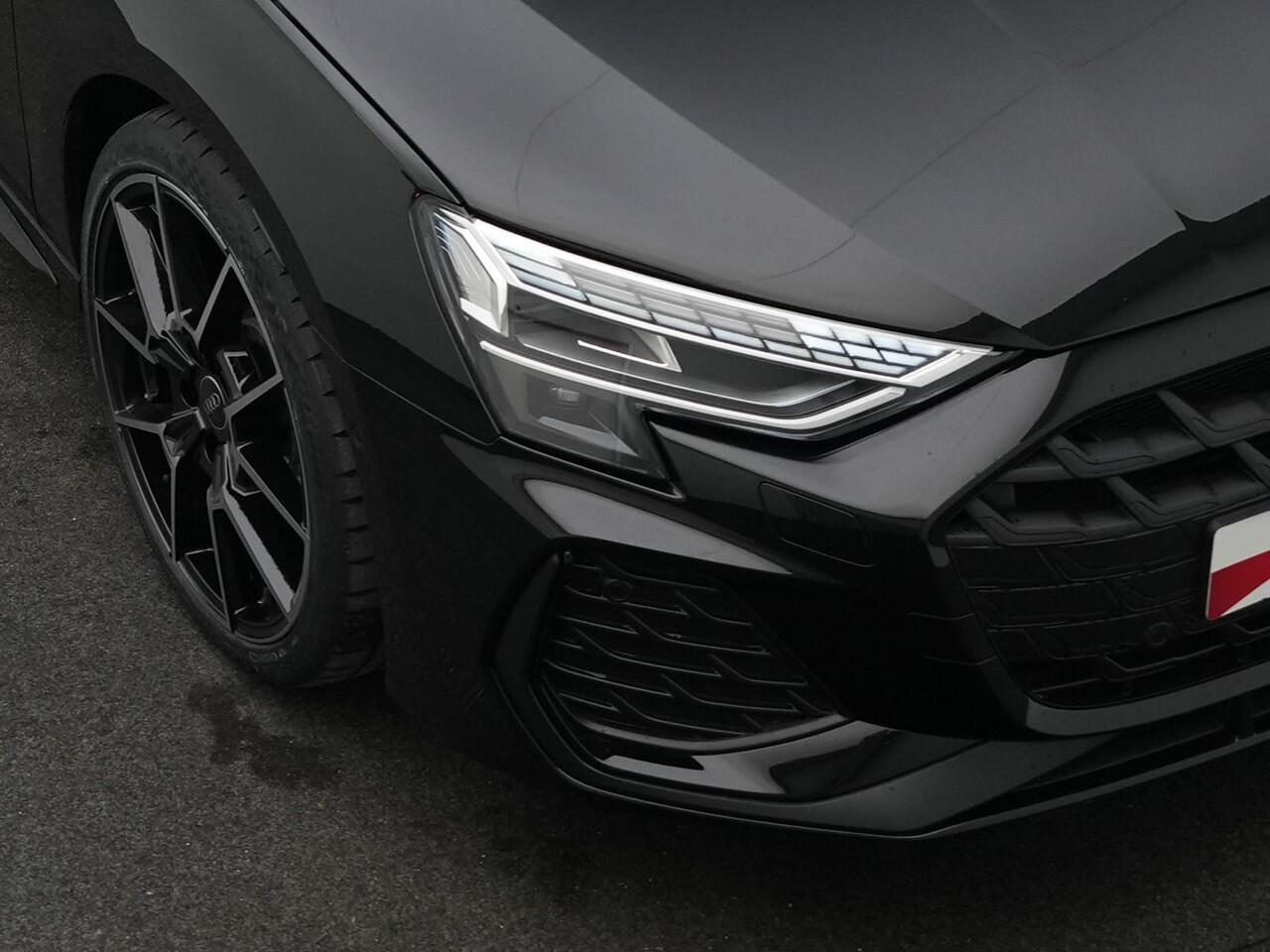 Audi A3 Limousine 30 TFSI 116 pk S-tronic S-Line Business Edition | Navigatie | Parkeersensoren voor/achter | Sportonderstel | Afgevlakt sportstuur