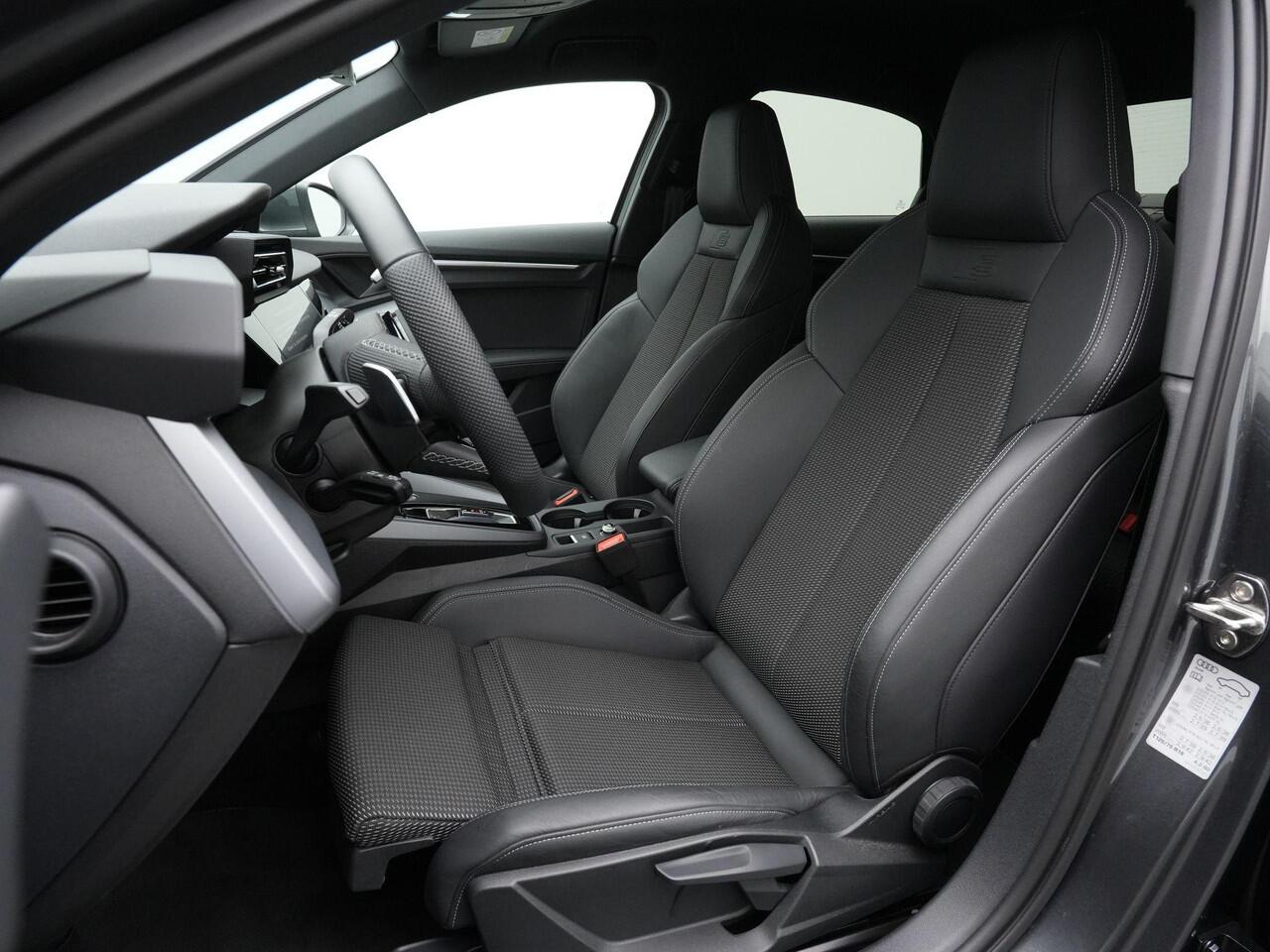 Audi A3 Limousine 35 TFSI 150 pk S-tronic S edition / S-Line | Achteruitrijcamera | Stoelverwarming | Adaptive Cruise | Navigatie