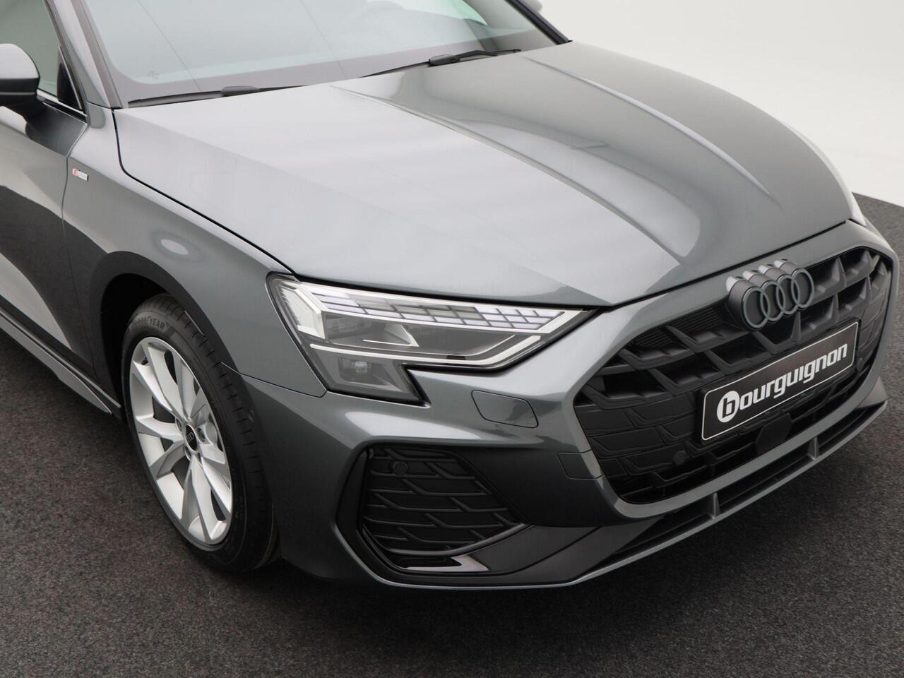 Audi A3 Limousine 30 TFSI | S edition | 116 PK | Optiek zwart plus | Privacyglas | 17 inch velgen |