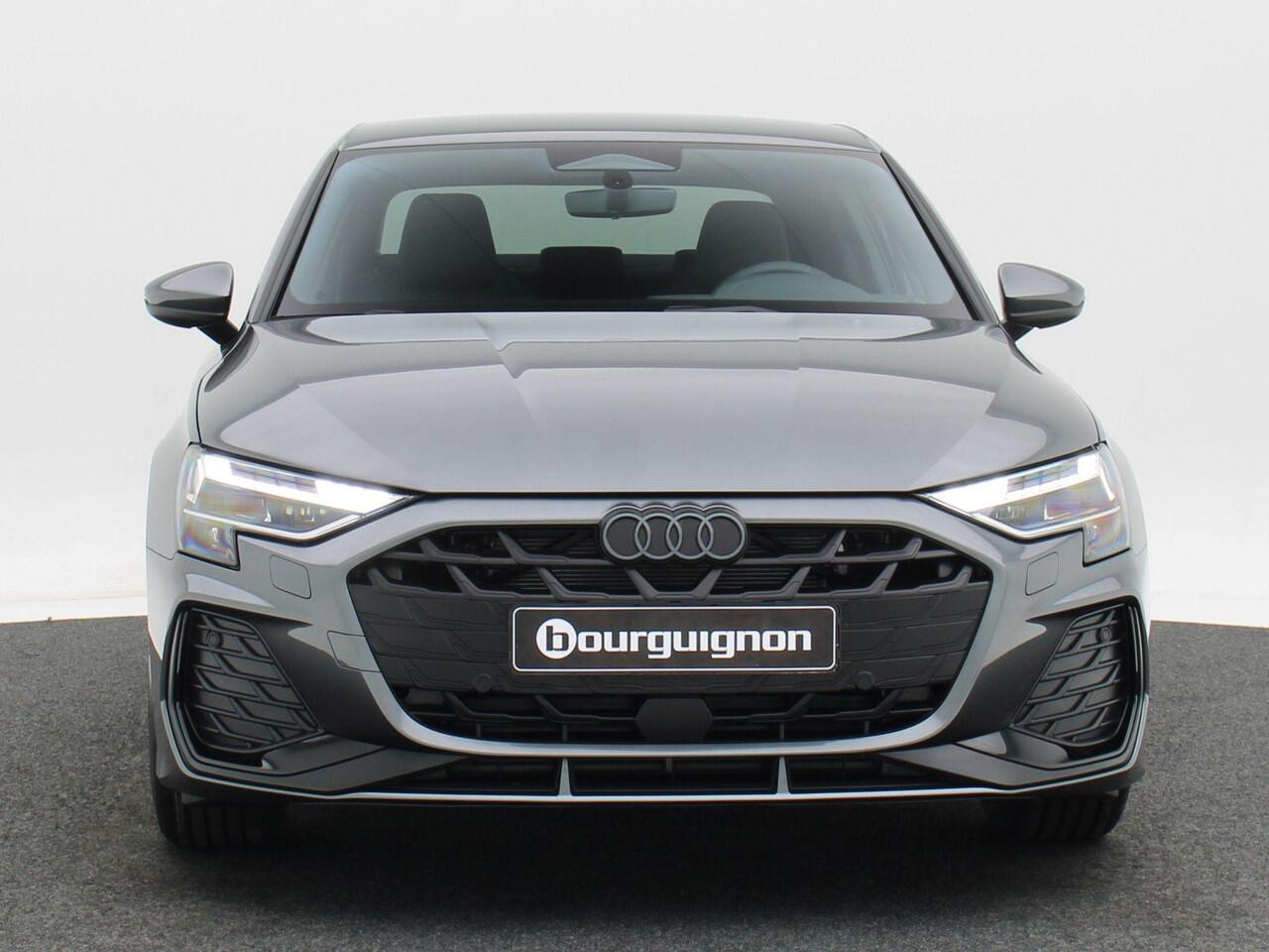 Audi A3 Limousine 30 TFSI | S edition | 116 PK | Optiek zwart plus | Privacyglas | 17 inch velgen |