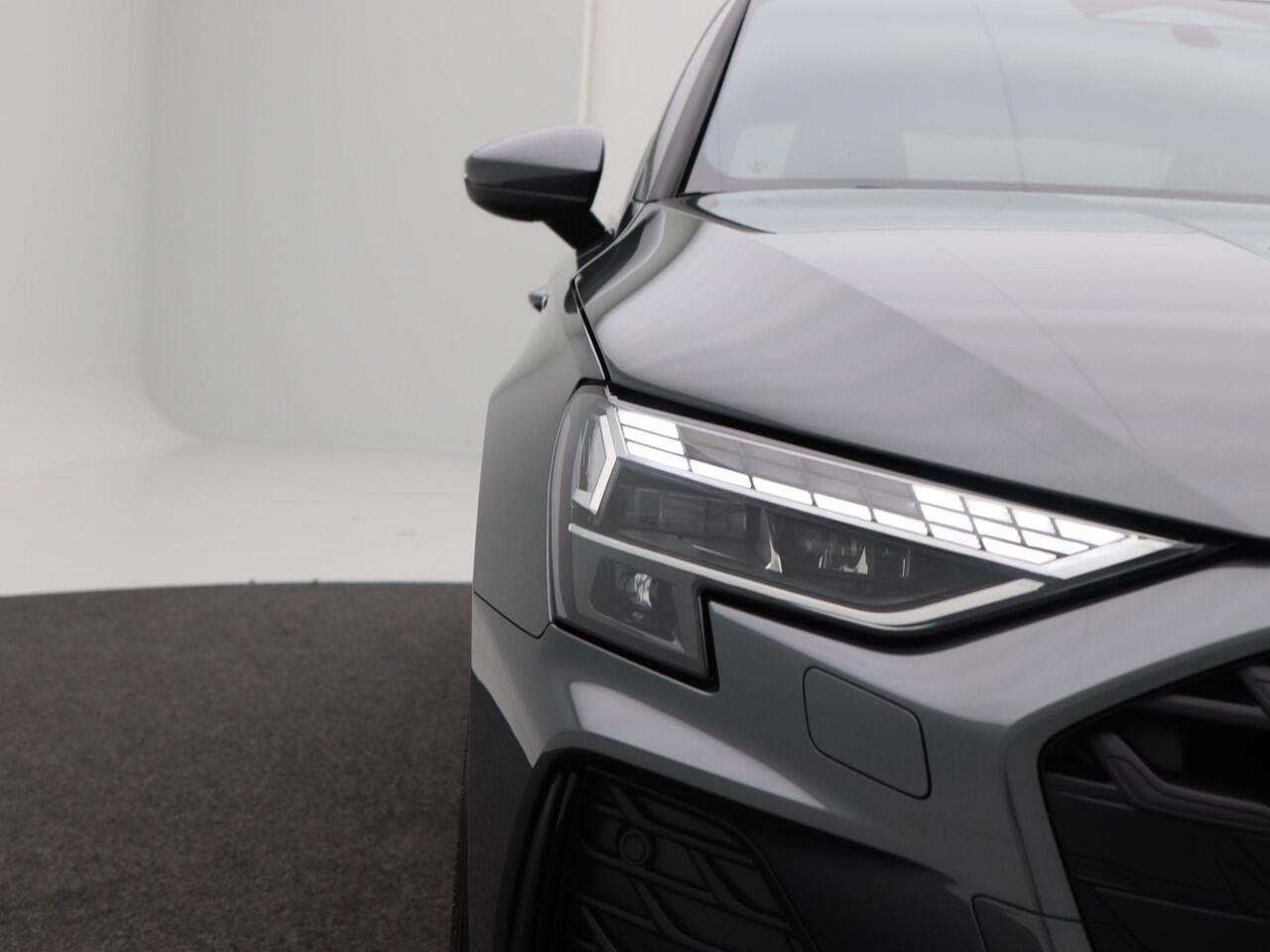 Audi A3 Limousine 30 TFSI | S edition | 116 PK | Optiek zwart plus | Privacyglas | 17 inch velgen |