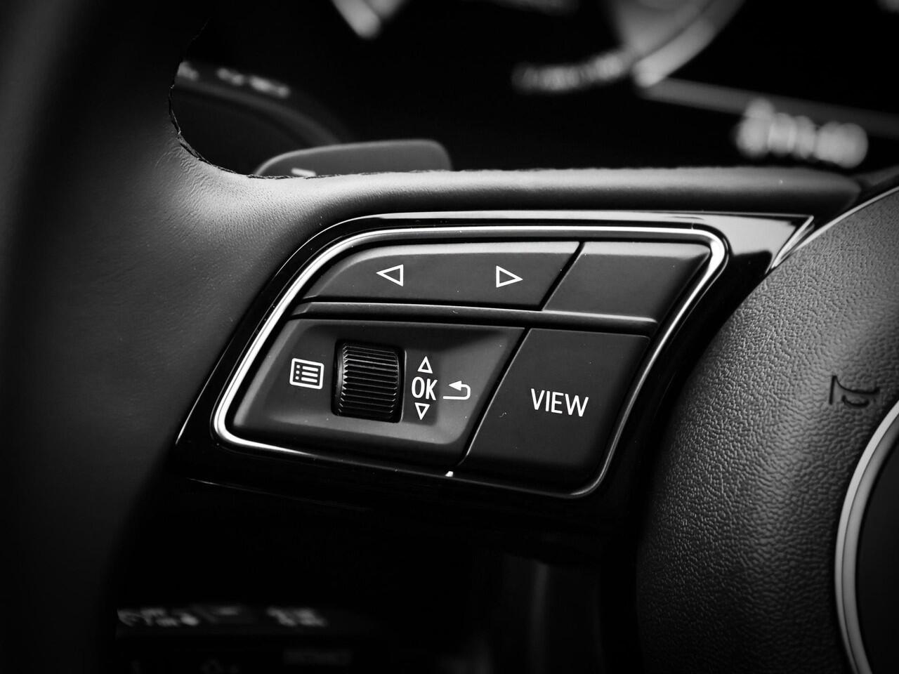 Audi A3 Limousine 30 TFSI Advanced edition 116 PK · Assis.pak Driving+Parking plus · Privacyglas · 3-spaaks sport mf+ afgevl padd