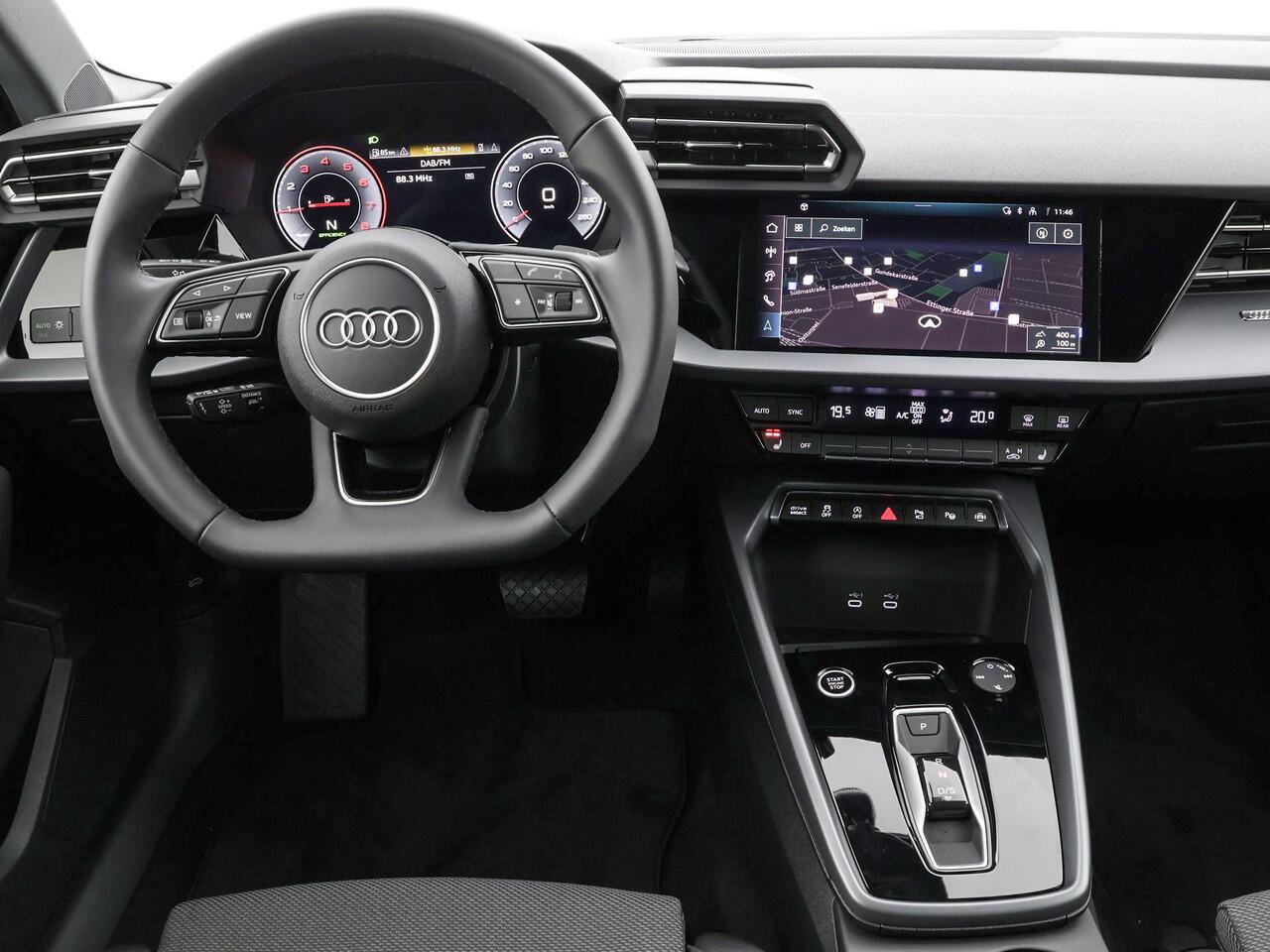 Audi A3 Limousine 30 TFSI Advanced edition 116 PK · Assis.pak Driving+Parking plus · Privacyglas · 3-spaaks sport mf+ afgevl padd