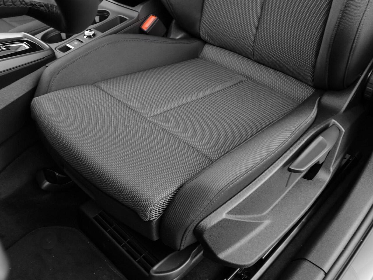 Audi A3 Limousine 30 TFSI Advanced edition 116 PK · Assis.pak Driving+Parking plus · Privacyglas · 3-spaaks sport mf+ afgevl padd