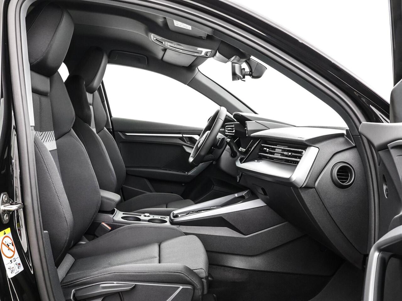 Audi A3 Limousine 30 TFSI Advanced edition 116 PK · Assis.pak Driving+Parking plus · Privacyglas · 3-spaaks sport mf+ afgevl padd · MEGA Sale