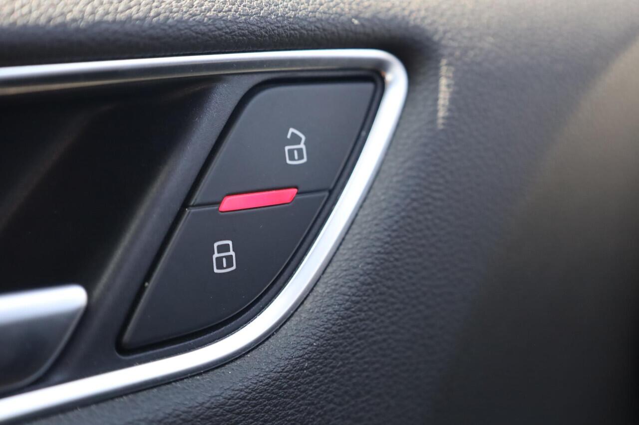 Audi A3 SPORTBACK 1.0 TFSI Sport Lease Edition 116PK / 85kW, NL auto, trekhaak, sportstoelen, 17" LMV, sierlijsten, navigatie, parkeersensoren achter, cruise control