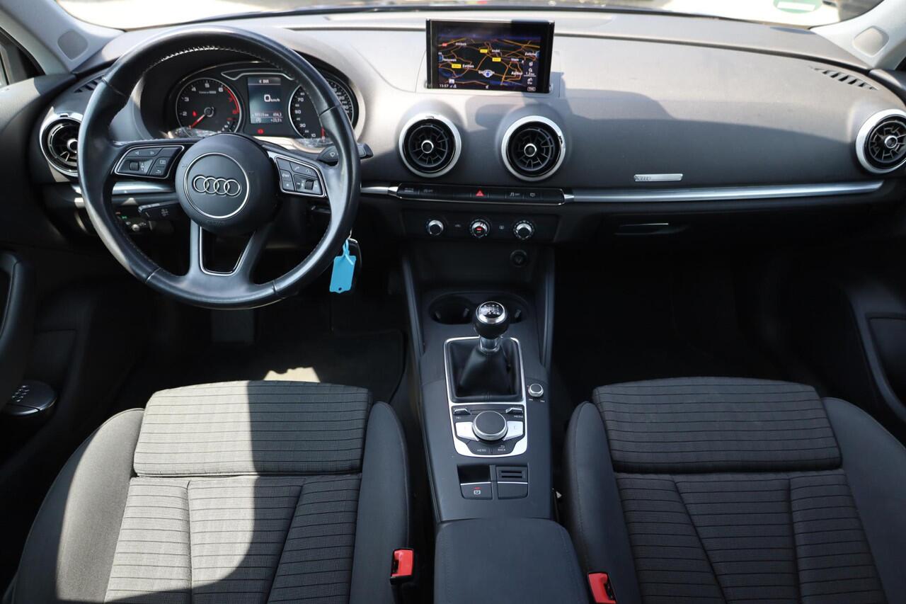 Audi A3 SPORTBACK 1.0 TFSI Sport Lease Edition 116PK / 85kW, NL auto, trekhaak, sportstoelen, 17" LMV, sierlijsten, navigatie, parkeersensoren achter, cruise control