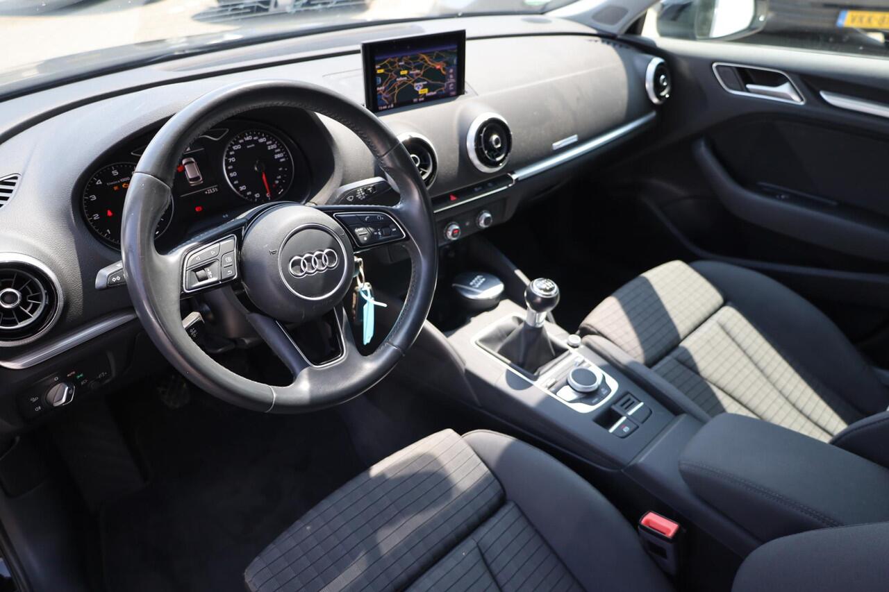 Audi A3 SPORTBACK 1.0 TFSI Sport Lease Edition 116PK / 85kW, NL auto, trekhaak, sportstoelen, 17" LMV, sierlijsten, navigatie, parkeersensoren achter, cruise control