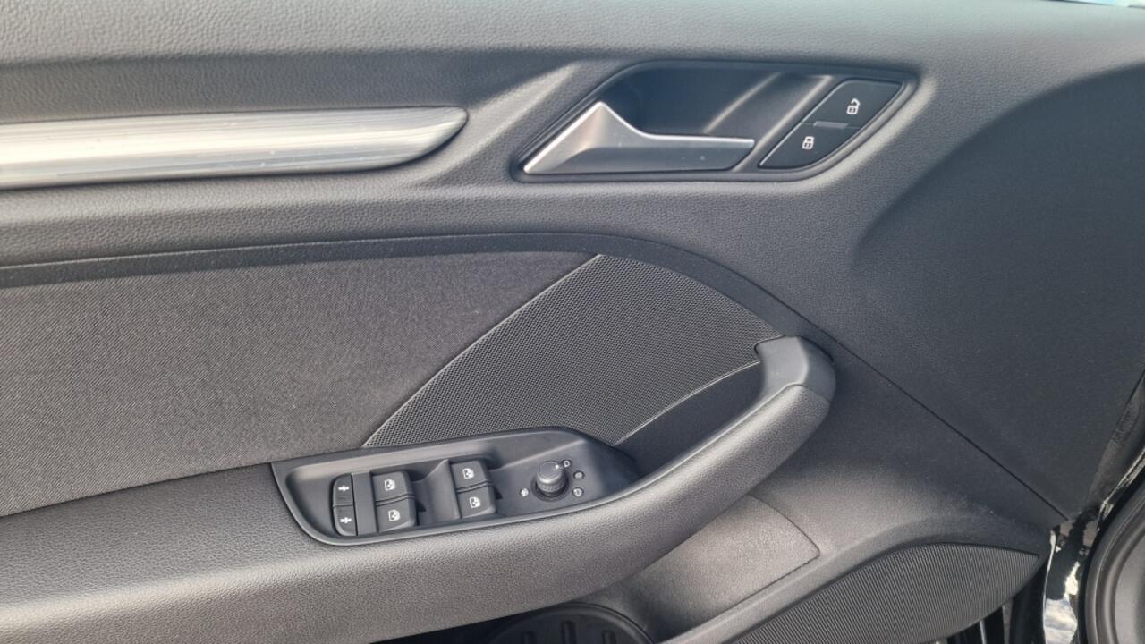 Audi A3 SPORTBACK 1.0 TFSI Sport Edition, 19 Inch. Lichtmetalen velgen, NL auto!
