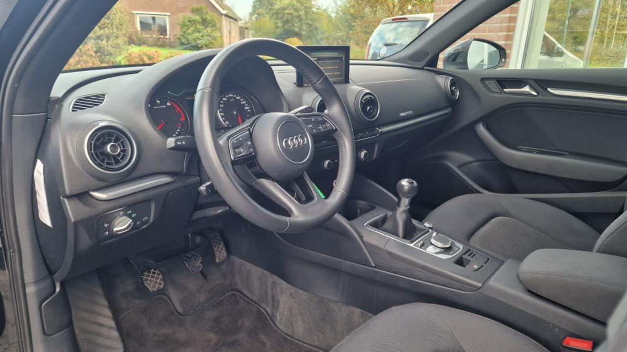 Audi A3 SPORTBACK 1.0 TFSI Sport Edition, 19 Inch. Lichtmetalen velgen, NL auto!