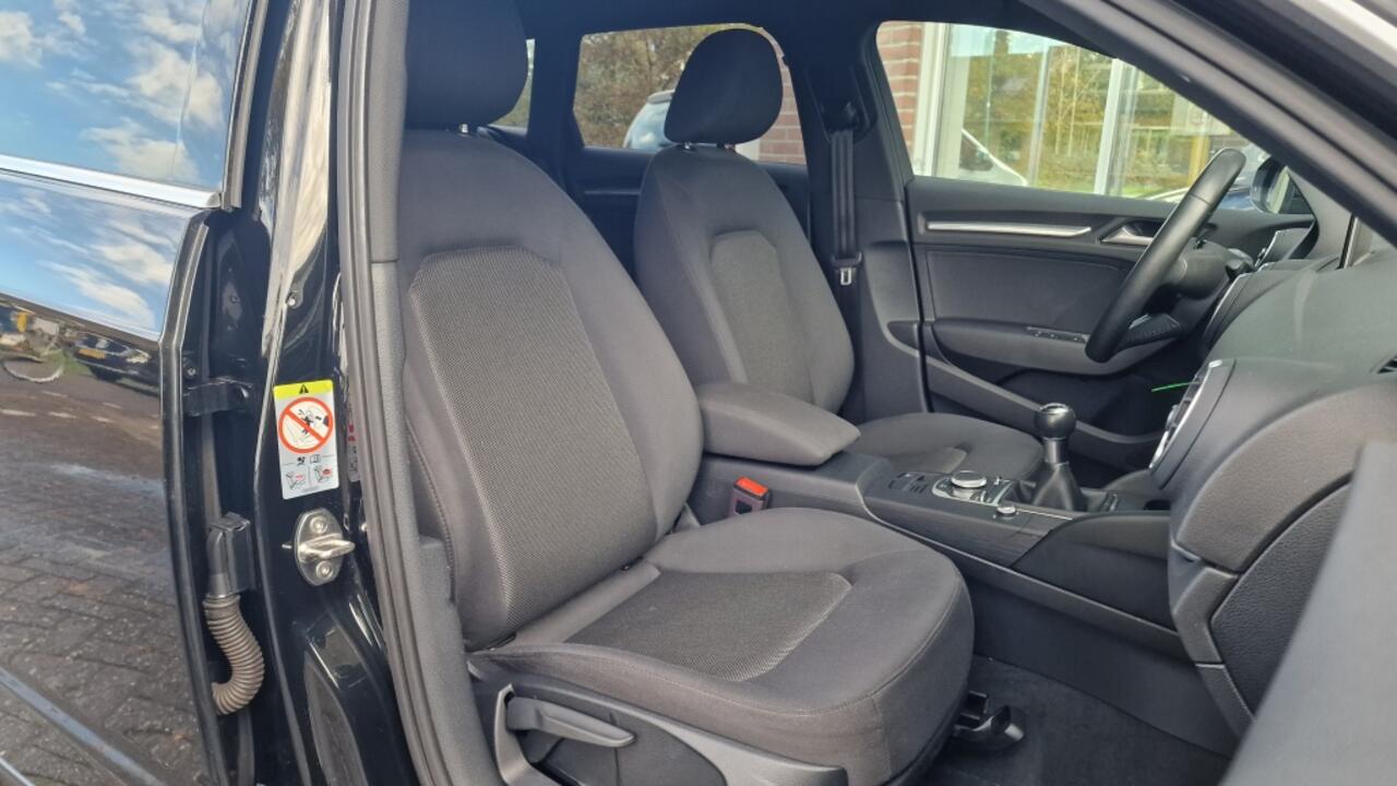 Audi A3 SPORTBACK 1.0 TFSI Sport Edition, 19 Inch. Lichtmetalen velgen, NL auto!