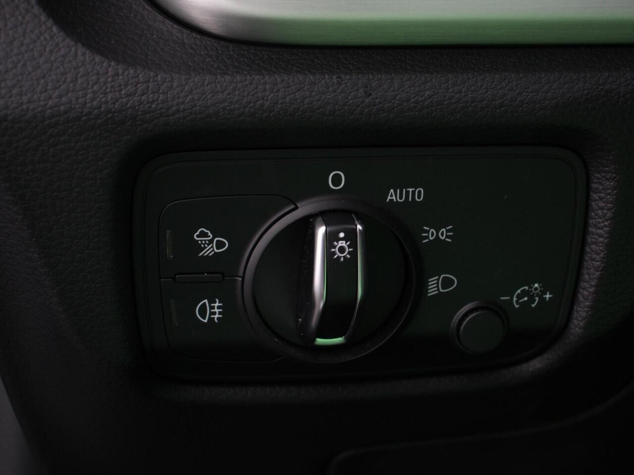 Audi A3 SPORTBACK 1.5 TFSI CNG Automaat S-Line Navigatie Parkeersensoren achter Cruise Control Stoelverwarming 18"Lichtmetalen velgen Ledverlichting Climate Control