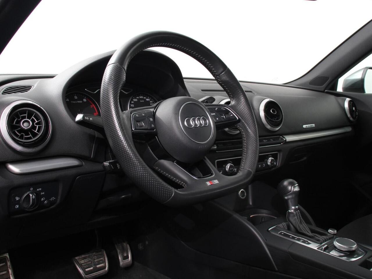 Audi A3 SPORTBACK 1.5 TFSI CNG Automaat S-Line Navigatie Parkeersensoren achter Cruise Control Stoelverwarming 18"Lichtmetalen velgen Ledverlichting Climate Control