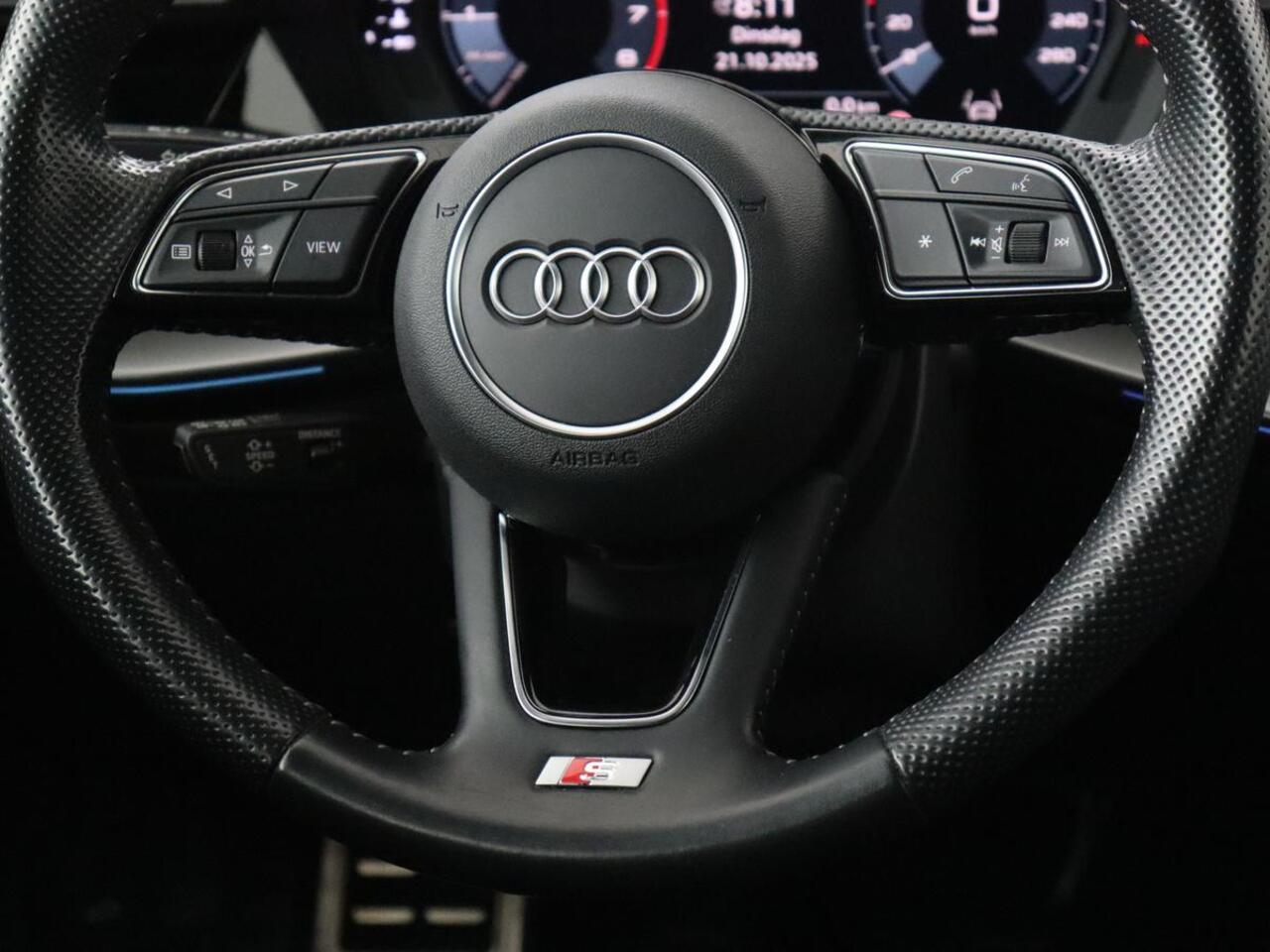 Audi A3 SPORTBACK 35 TFSI Edition One | Trekhaak | Park Assist | Matrix LED | Carplay | Adaptive cruise | Sportstoelen | Virtual Cockpit | Navigatie | Half leder | Climate control | Bluetooth