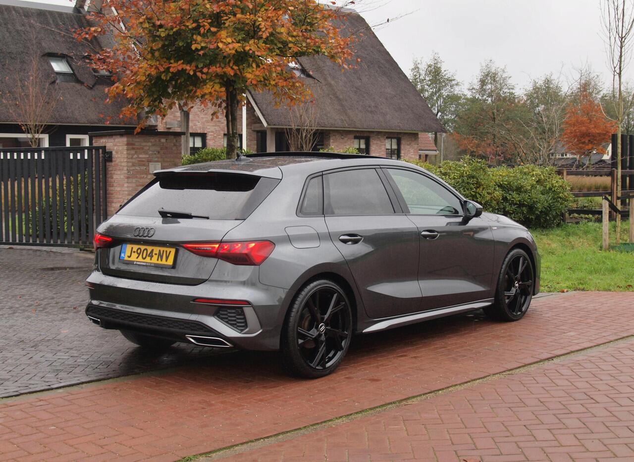 Audi A3 SPORTBACK 35 TFSI S edition | 2X S-Line | Schuifdak | 19 Inch | Black Optic | NL-Auto |