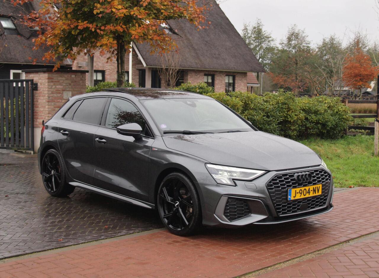 Audi A3 SPORTBACK 35 TFSI S edition | 2X S-Line | Schuifdak | 19 Inch | Black Optic | NL-Auto |